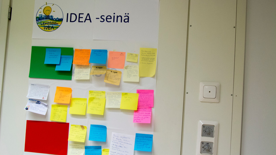 Ideaseinä Lempäälän päiväkoti Saturannan seinällä