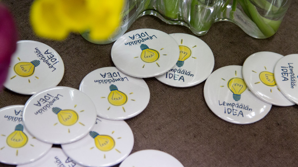 Lempäälän IDEA -pinssejä