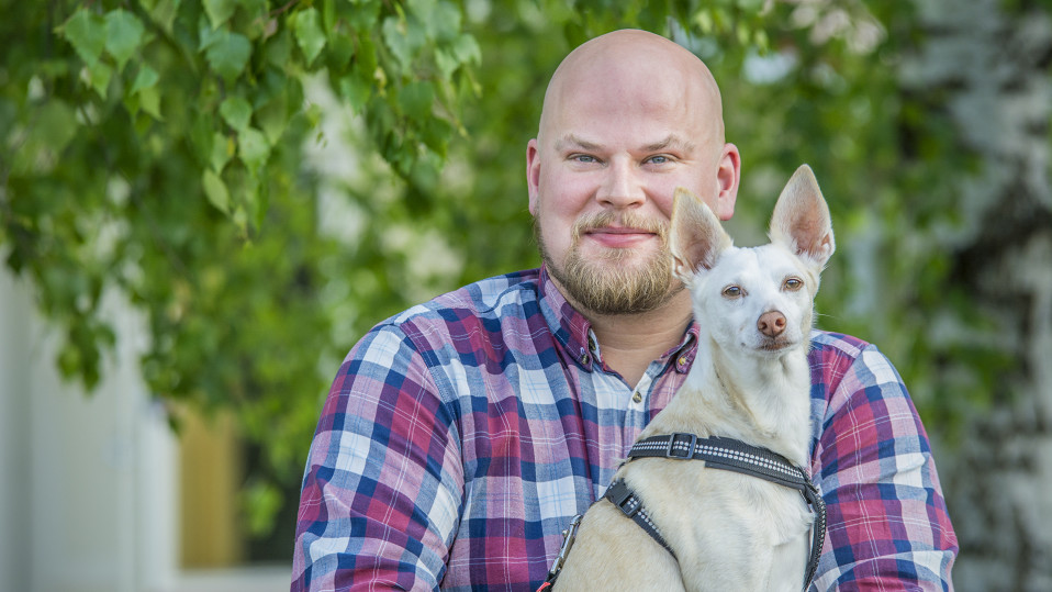 Matti Pihlajamaa ja hänen podencosta Romeo.
