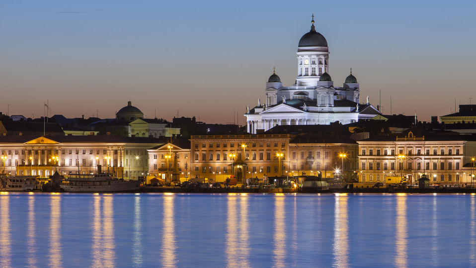 Helsinki nähtynä mereltä.