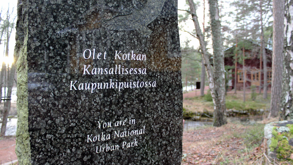 Kivi, jossa kerrotaan Kotkan Kansallisesta kaupunkipuistosta