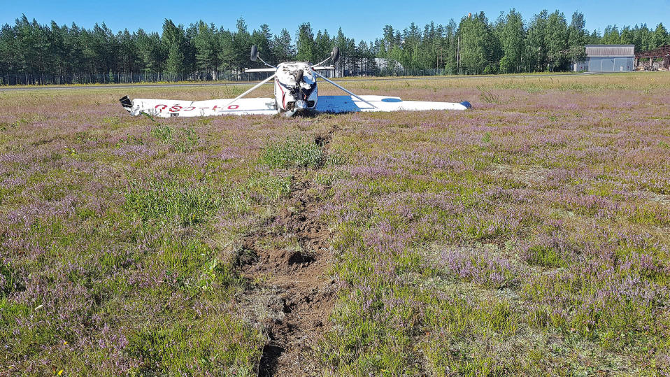 Cessna 206 -pienkone katollaan Immolan lentokentällä