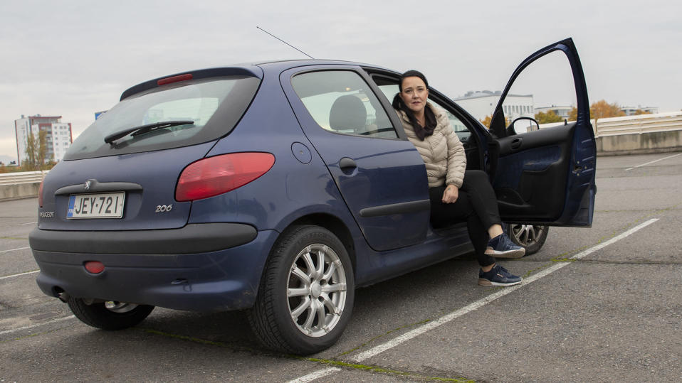 Minna Rautio autossaan