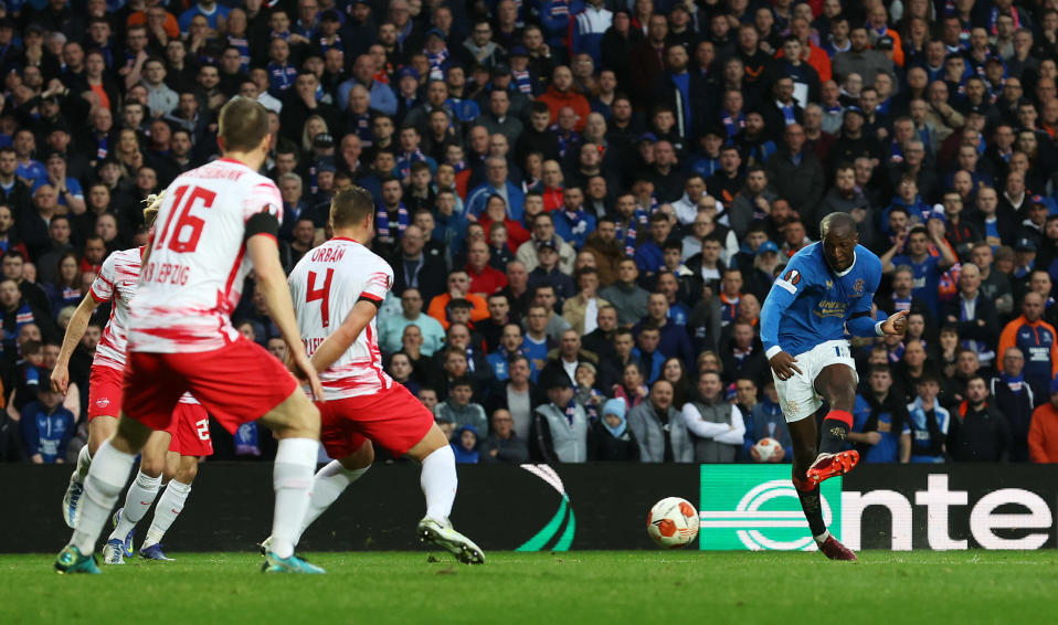 Glen Kamara maalinteossa Rangersin ottelussa Leipzigia vastaan.