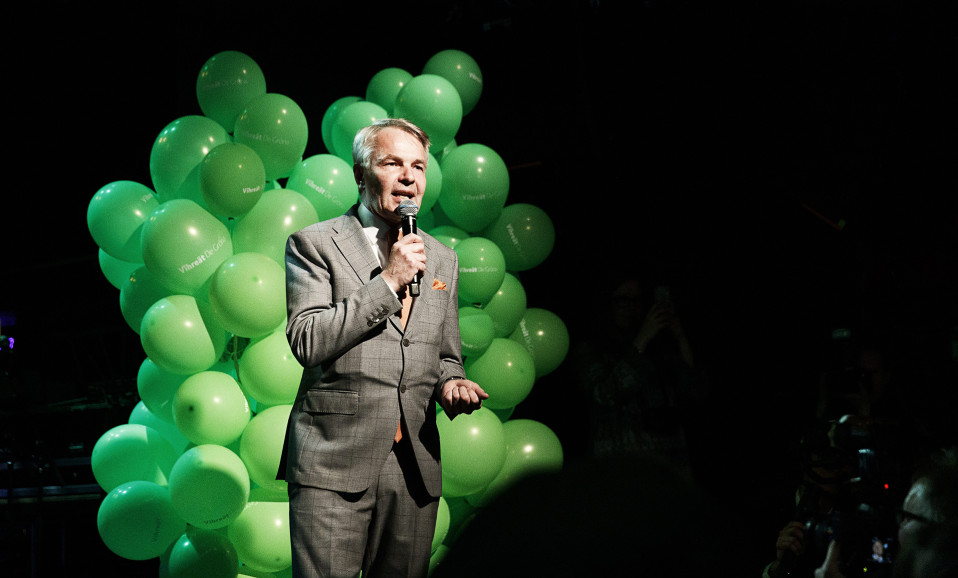 Vihreiden puheenjohtaja Pekka Haavisto puhuu puolueen vaalivalvojaisissa