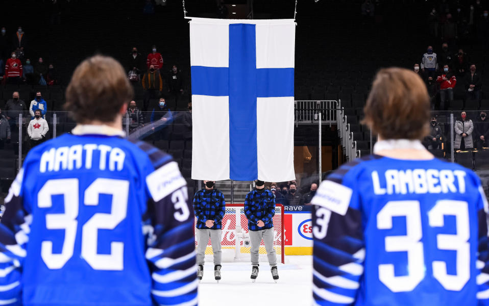 Suomi pääsi juhlimaan nuorten MM-kisoissa voittoa Itävallasta. Nuorten jääkiekon MM-turnaus keskeytettiin myöhemmin.