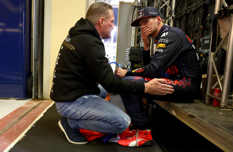 Max Verstappen isänsä Jos Verstappenin kanssa.