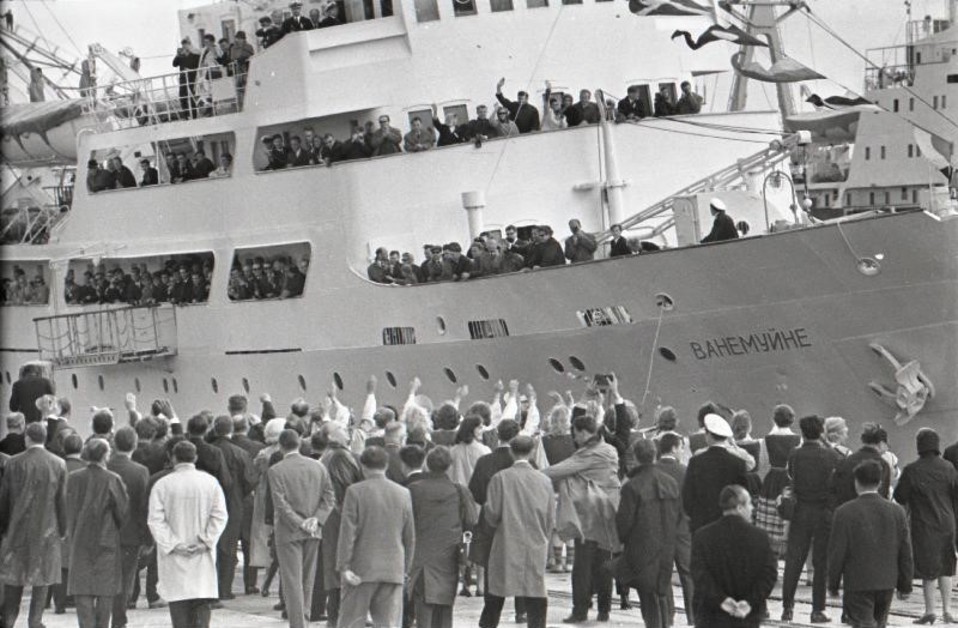 Suomen ja Viron välinen laivaliikenne loppui vuonna 1939, mutta käynnistyi uudelleen heinäkuussa 1965. Vanemuine-laivan kyydissä olleiden suomalaisten mukana Viroon tuli suomalaisia lehtiä, kirjoja ja länsimaisia ajatuksia.