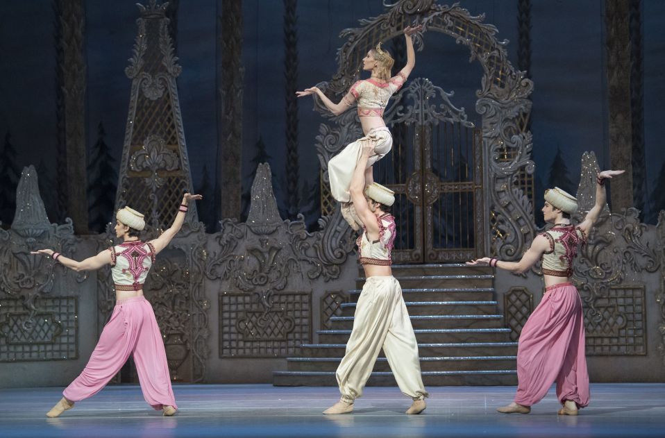 Lontoolainen The Royal Ballet -balettiryhmä esittää Pähkinänsärkijä-balettia 2017