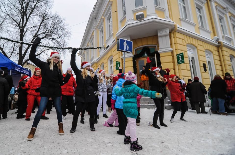 Tammisaaren joulumarkkinoilla lapsia.