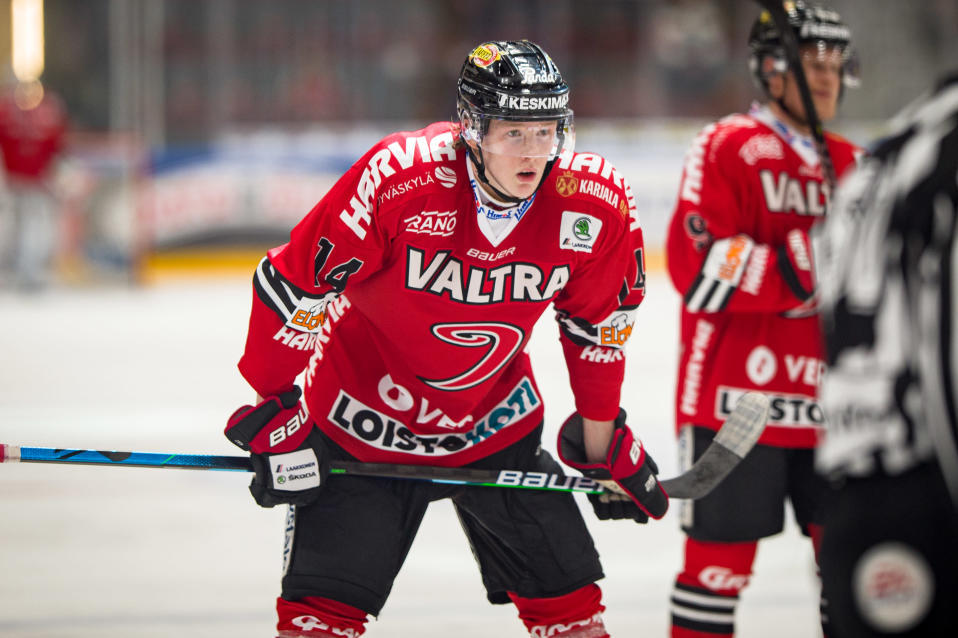 Samuel Helenius JYPin paidassa kaudella 2020–2021.
