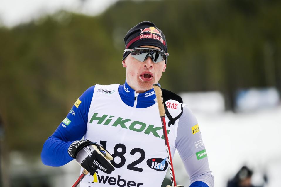 Puijon Hiihtoseuran Iivo Niskanen oli ylivoimainen miesten 10 kilometrin vapaan hiihtotyylin kilpailussa SM-hiihdoissa Rovaniemellä 1. huhtikuuta 2022.