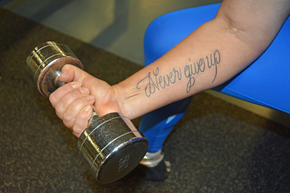 Christel Viitasen käsivarteen on tatuoitu motto: Never give up.