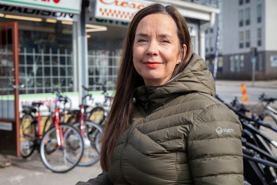 Hanna-Liisa Erkheikin mukaan laajentunut sähköpyörien mallivalikoima saa kaupanteon rullaamaan tänä kesänä.