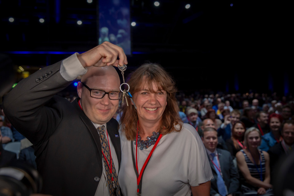 Simo Grönroos Riikka Slunga-Poutsalo perussuomalaisten puoluekokouksessa