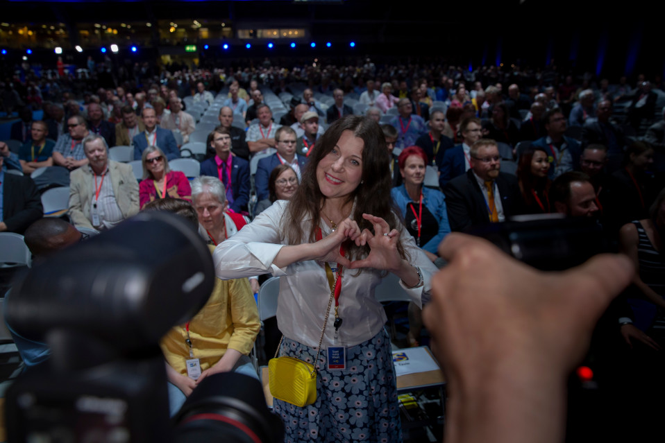 Arja Juvonen perussuomalaisten puoluekokouksessa Tampereella 2019