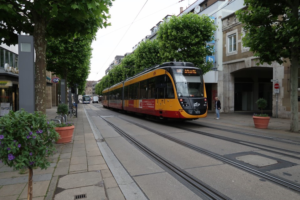 Duojuna katuraiteilla