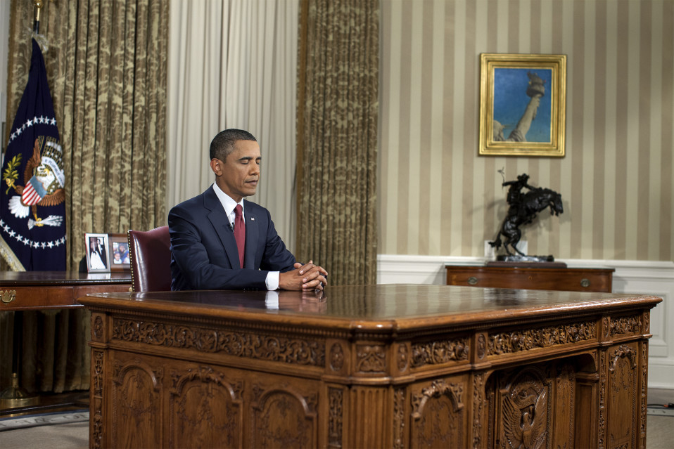 Barack Obama valmistautuu lehdistötilaisuuteen 2010.