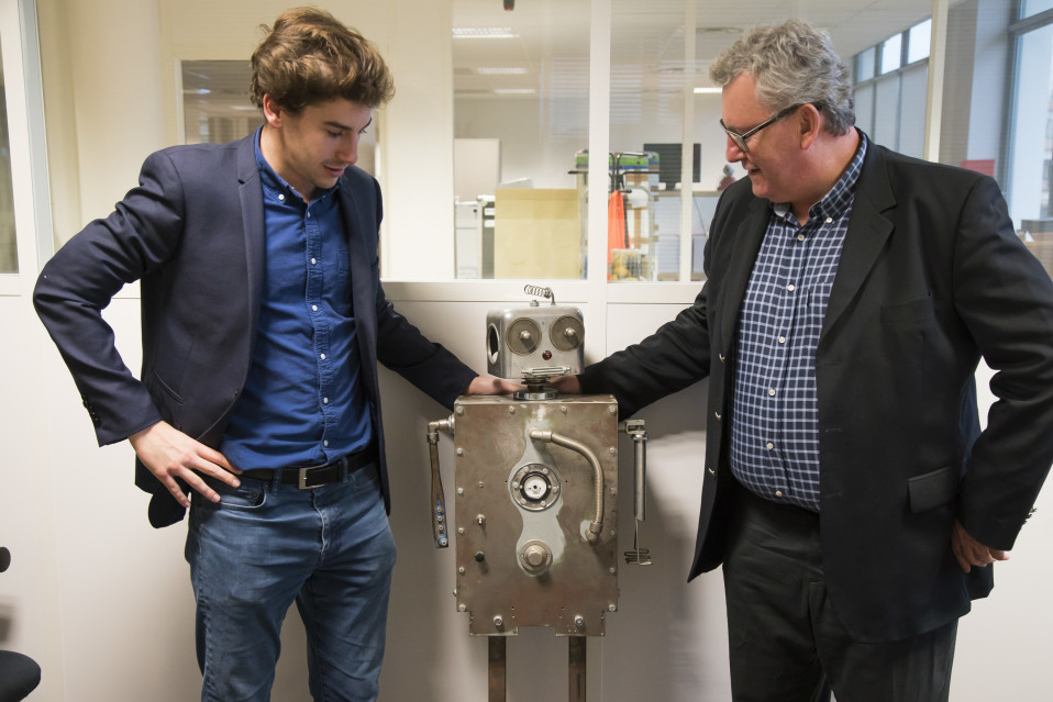 Navya-yhtiön myynnistä vastaavat Henri Coron ja Diego Isaac uskovat robottien tulevaisuuteen. Yhtiön robottibussit ovat levinneet jo Ranskan ulkopuolellekin: niissä matkustaa yli kaksituhatta ihmistä päivässä viidellä eri mantereella.