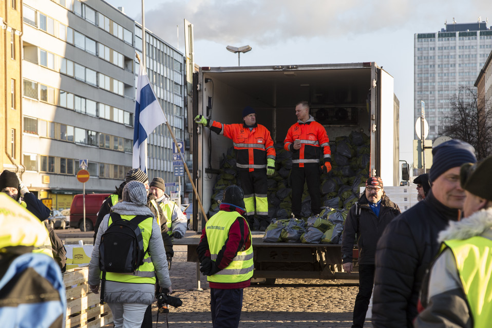 Heikki Hurstin itsenäisyyspäivän viettoa Helsingin Hakaniemessä.