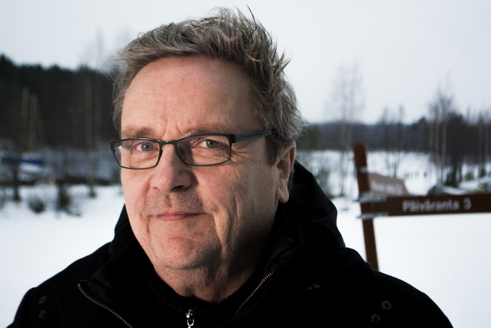 Sakari Kuosmanen Julkulan sairaalan takana Kallaveden rannassa.