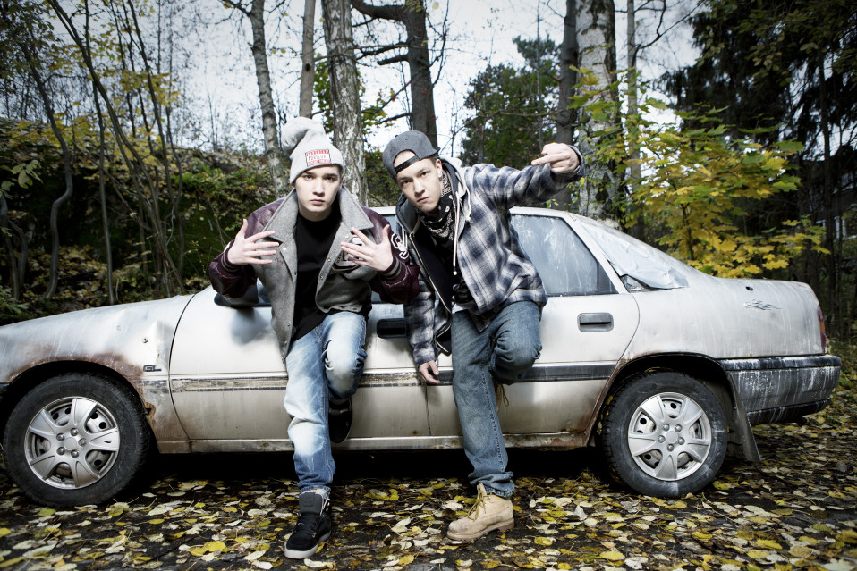Justimus esittää: Fuck the Police (vas. Juho Nummela (Jyrki), Joose Kääriäinen (Matias)