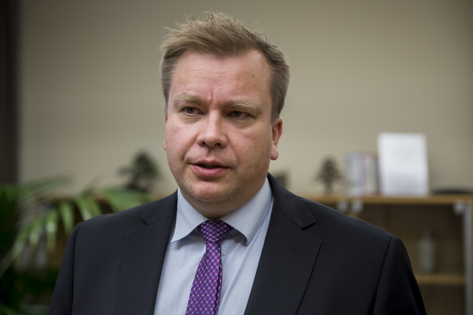 Puolustusministeri, Antti Kaikkonen, Kesk.