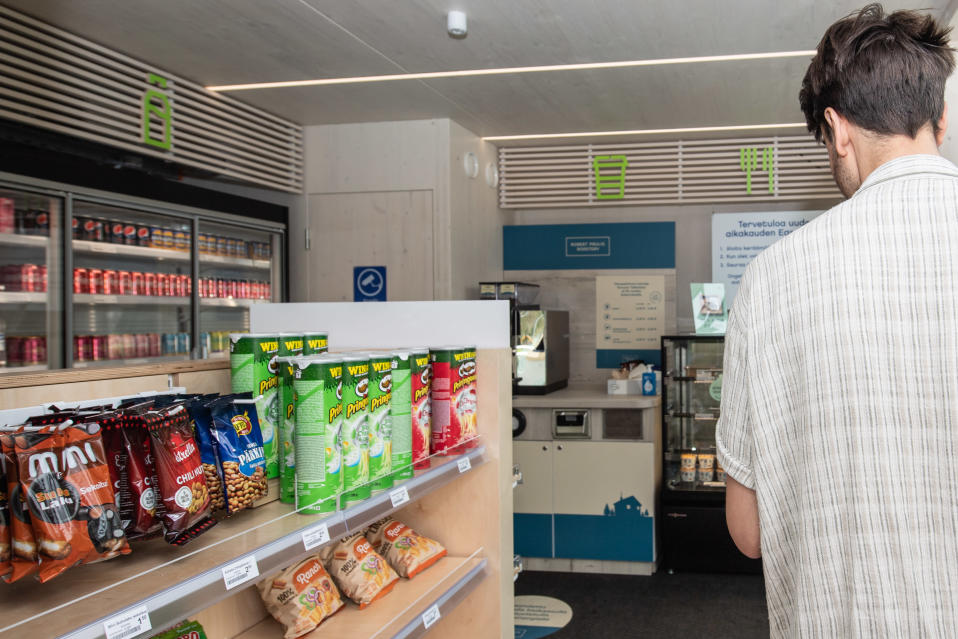 Neste Easy Delin eli automaattikauppa Helsingin Ratakadulla.