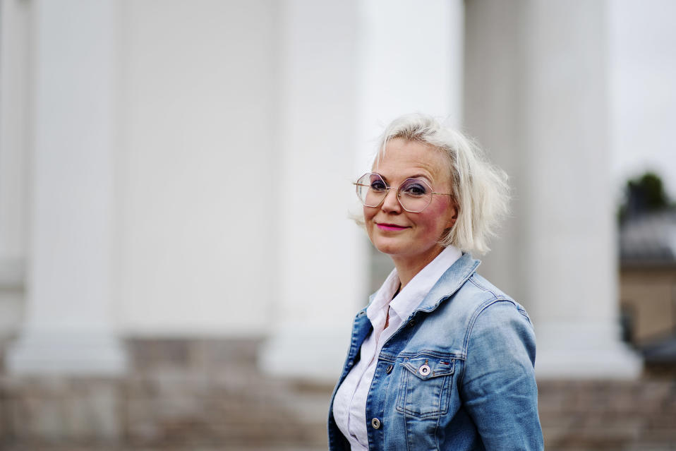 Kuvassa on tutkija Hanna Wass Helsingin Senaatintorilla syyskuussa 2020.