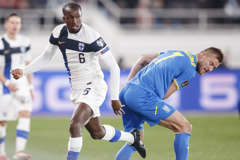 Glen Kamara i en landskamp mot Ukraina.