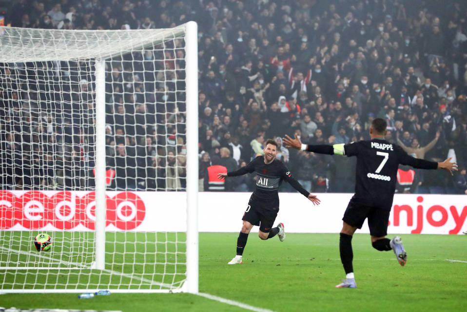 Lionel Messi ja Kylian Mbappe juhlivat Messin ensimmäistä maalia Ranskan liigassa viime viikonloppuna.