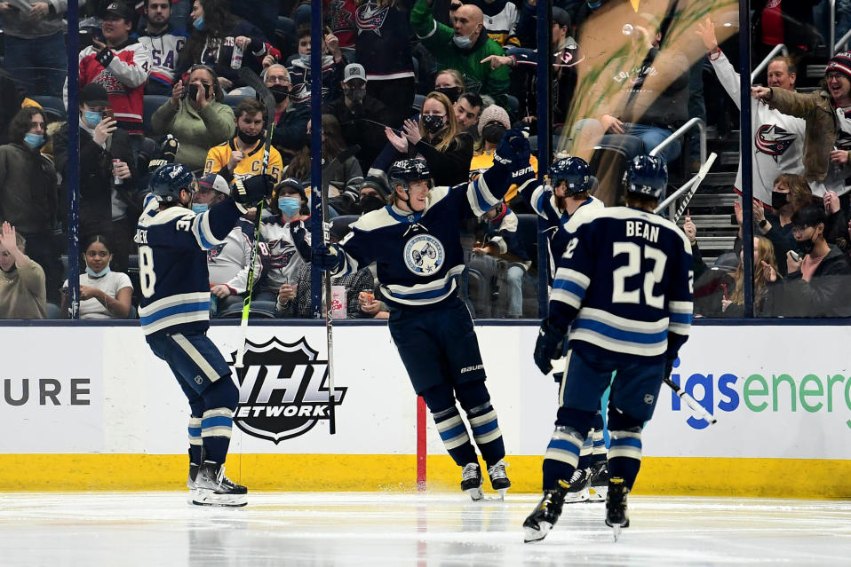 Patrik Laine juhlii maalia.