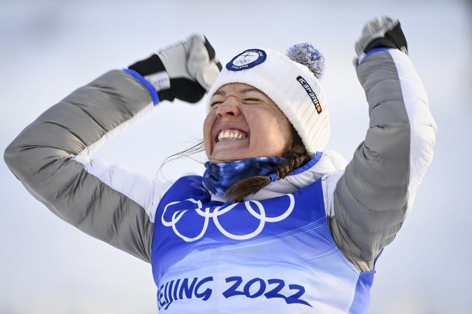 Kerttu Niskanen tuuletti olympiahopeaa.