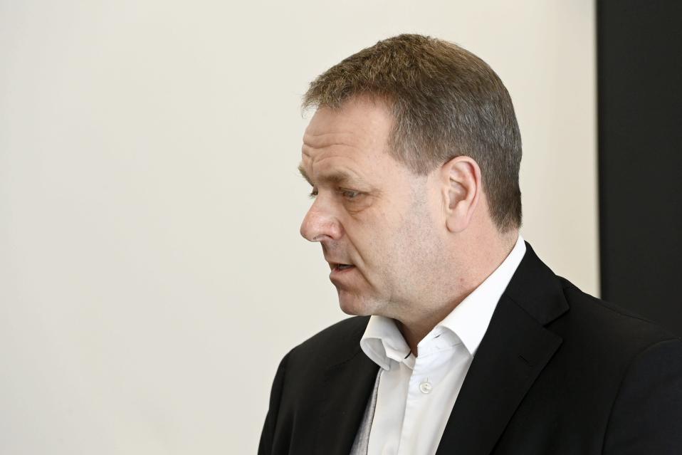 Jan Vapaavuori puhuu lähikuvassa.