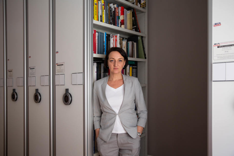Johtaja Magdalena Gawin Pilecki-insituutin toimistossa Varsovassa.