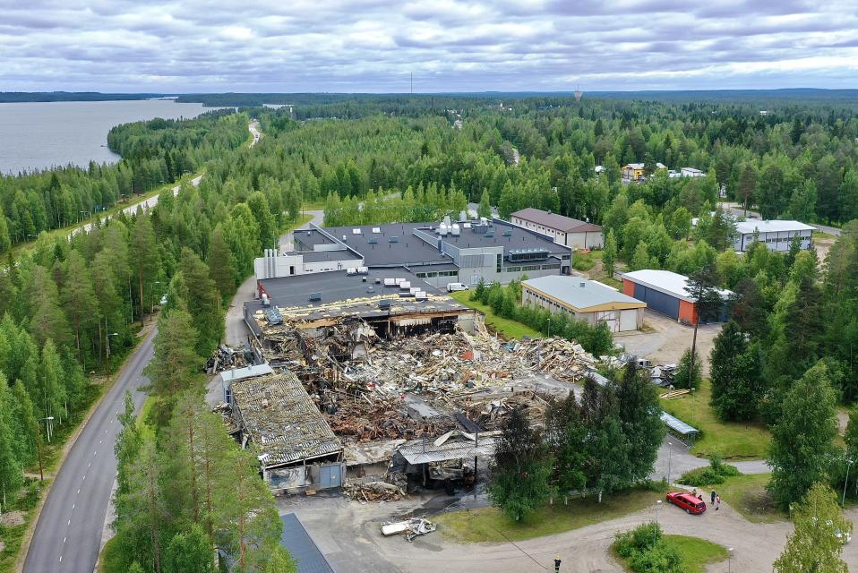Kemetin tehdas tulipalon jälkeen.
