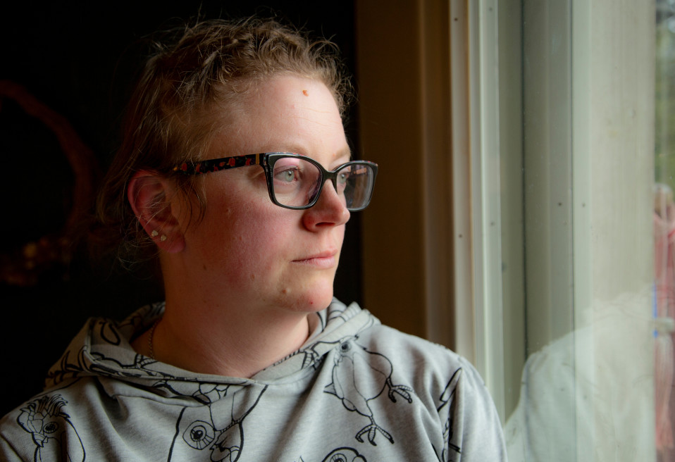 Muka vitsillä sanotut asiat satuttavat lapsetonta. Maria Kylmäluoma, 39, kertoo, että monenlaisia ohjeita ja neuvoja hänkin on saanut kuulla. ”Kökkäänkin on tarjouduttu tulemaan”.