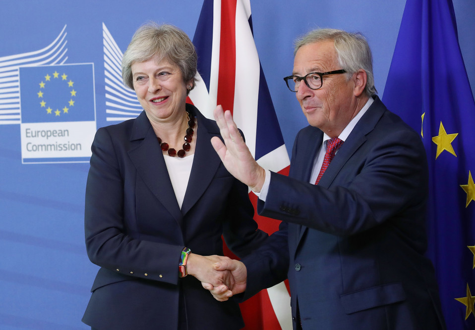 Theresa May ja Jean-Claude Juncker.