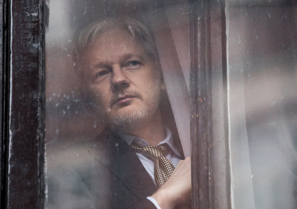 Julian Assange Ecuadorin Lontoon-suurlähetystössä helmikuussa 2016.