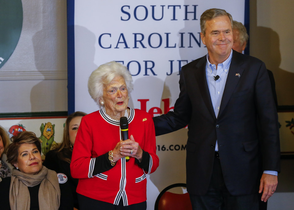 Jeb ja Barbara Bush.