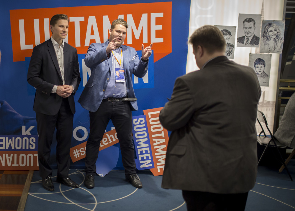 Antti Häkkänen valokuvattavana