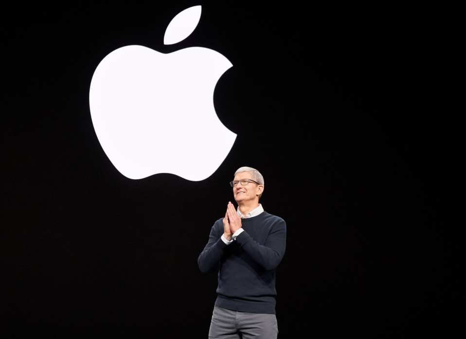 Applen toimitusjohtaja Tim Cook Apple TV Plus -palvelun julkistustilaisuudessa.