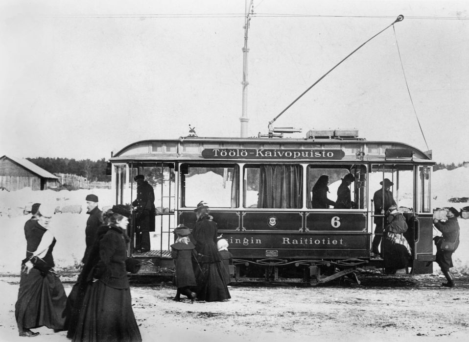 Töölö–Kaivopuisto-linjan raitiovaunu päätepysäkillä Töölössä.