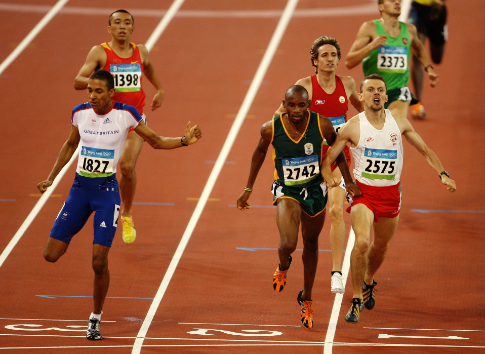 Mbulaeni Mulaudzi (numero 2742) jahtasi vuoden 2008 Pekingin kisoissa olympiakultaa riskejä kaihtamatta.
