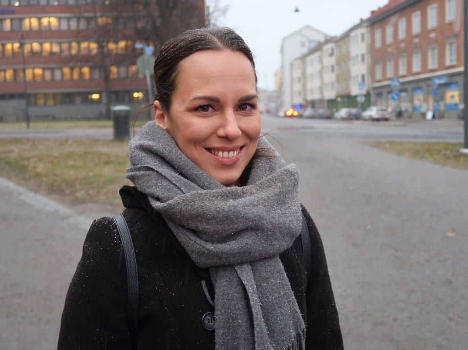 Tutkija Mari Lepäänen lumisateessa