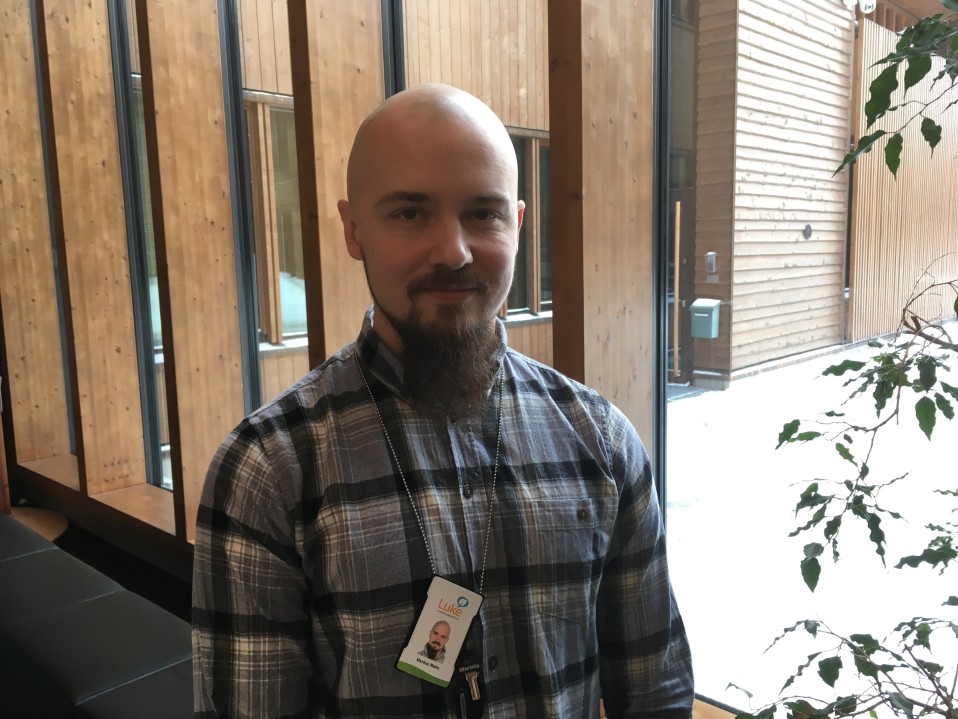 Luonnovarakeskuksen tutkijatohtori Markus Melin.