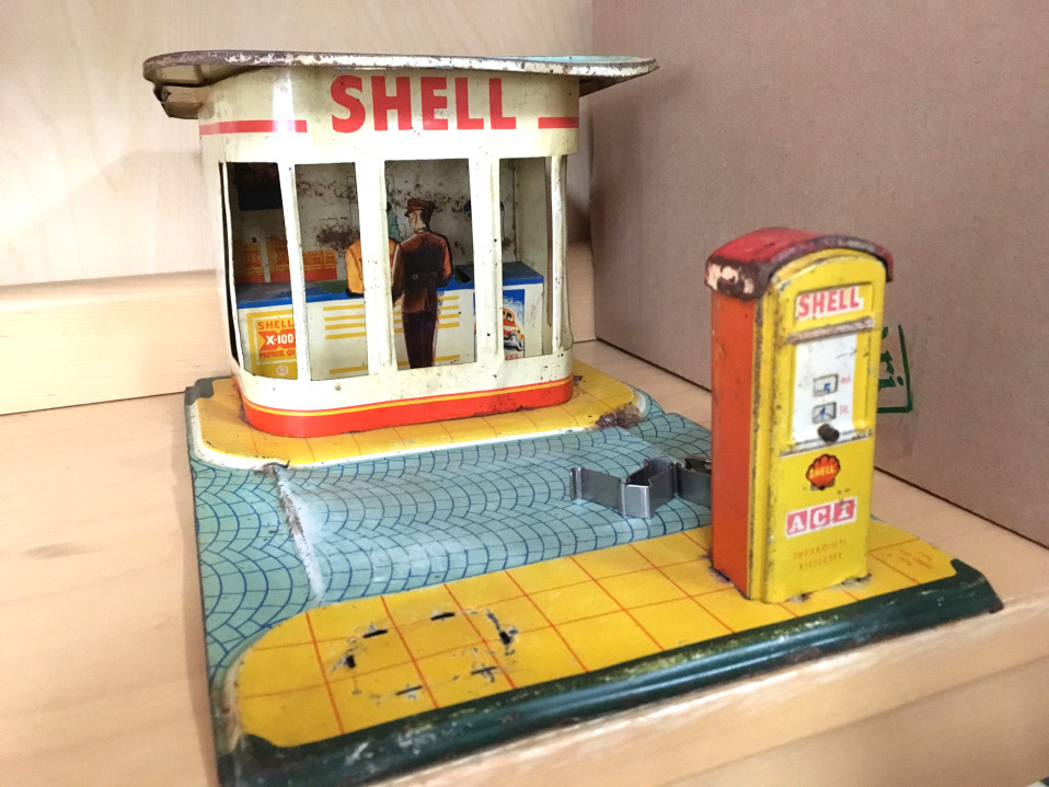 Vanha leikki bensa-asema, Shell.