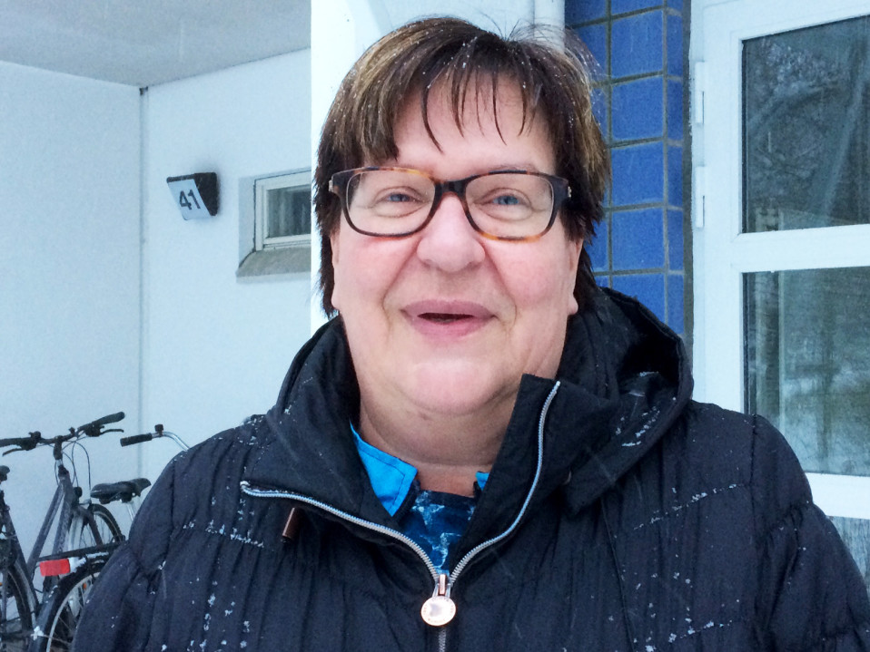 Huumorintajusta on lähihoitajan työssä hyötyä, kertoo Helena Piiparinen.