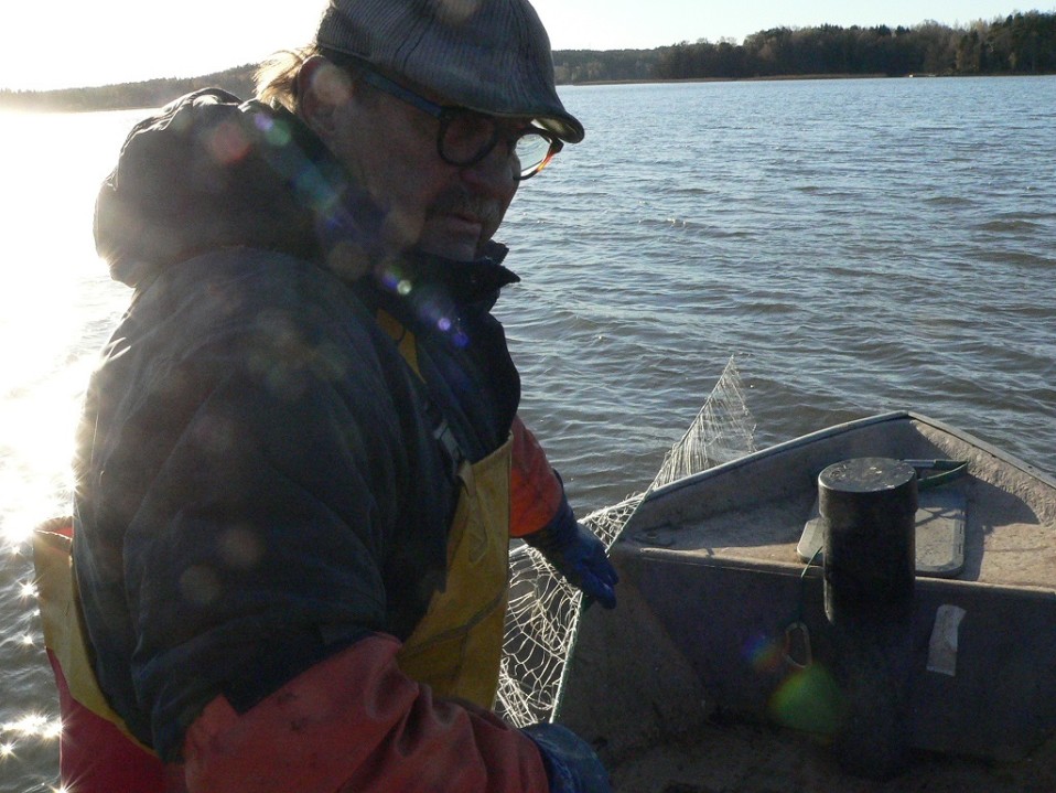 kalastaja verkoilla, Hannu Lahtonen
