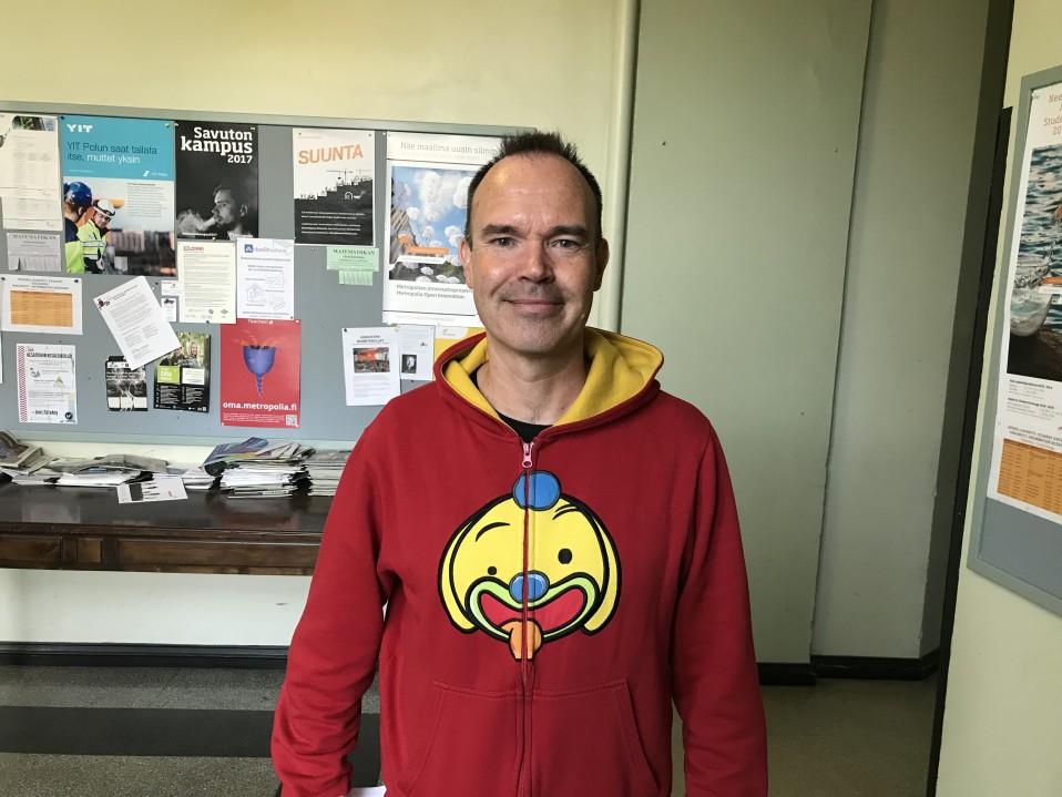 Peter Vesterbacka iklädd röd tröja.